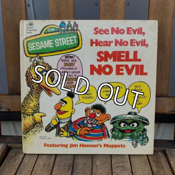 画像1: 70s Sesame Street Book "SMELL NO EVIL" (1)