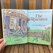 画像2: 70s Walt Disney Vintage Book "The Rescuers" (2)