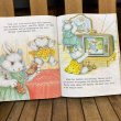 画像4: 80s a Little Golden Book "Bunny's New Shoes" (4)