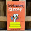 画像1: 70s Peanuts Comic Book "It's show time, Snoopy" (1)