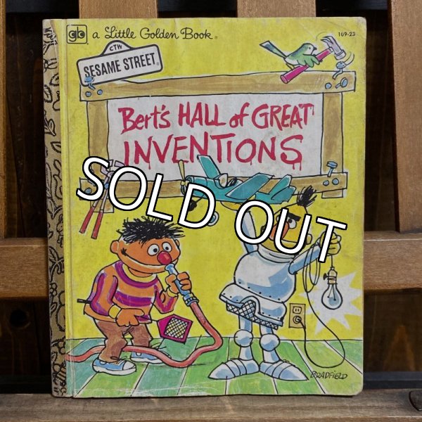 画像1: 80s a Little Golden Book "Bert's HALL of GREAT INVENTIONS" (1)