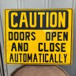 画像1: Vintage Sign "Doors Open and Close Automatically" (A) (1)